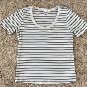 GAP Black, White and Gray Striped Short Sleeve Tee